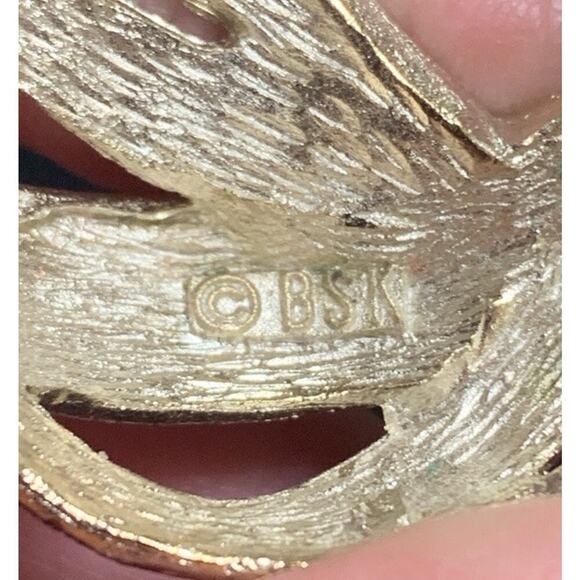 Vintage BSK Light Gold Tone Knot Brooch Signed - Picture 3 of 4
